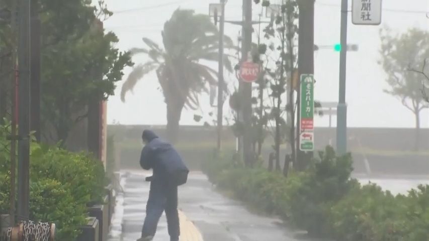 Video: Tajfun ochromuje Japonsko, evakuují se miliony lidí